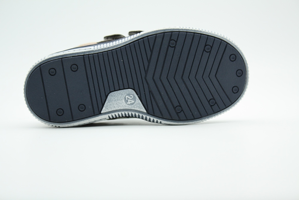 נעלי סניקרס לבנים מבית אבסלוט קומפורט סדרת אוורסט