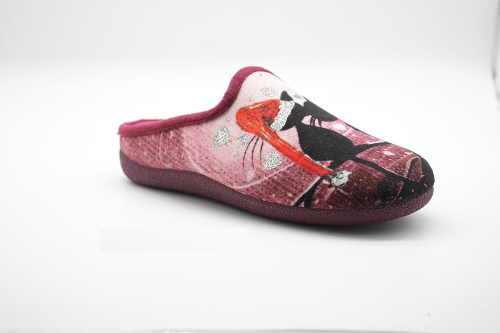 נעלי בית לנשים תוצרת ספרד בצבע בורדו עם פרינט של חתול    דגם:  6 BORDO